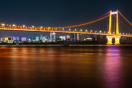 武汉城市建筑夜景鹦鹉洲鹦鹉洲长江大桥长曝光摄影图配图