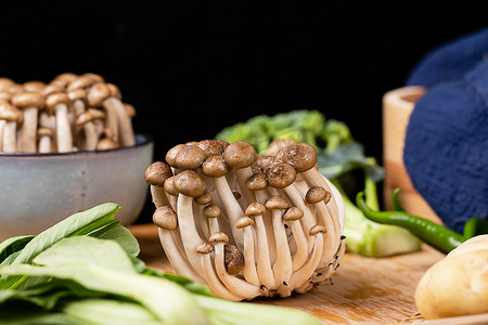 饮食蘑菇蟹味菇真菌果蔬摄影图配图