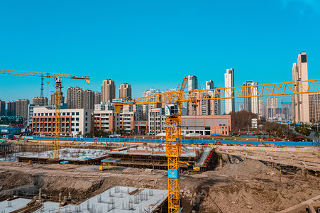 五一摄影照片_武汉城市建筑晴天建筑工地俯拍摄影图配图