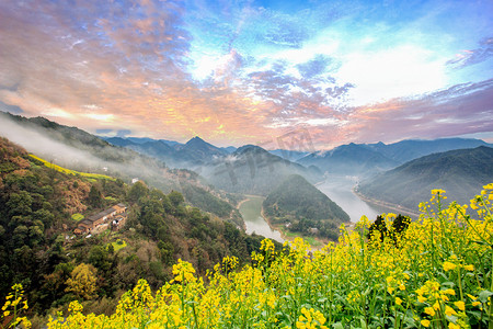 小岛上午油菜花山地无摄影图配图