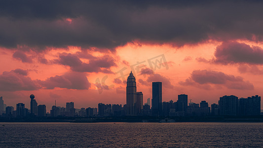 武汉城市建筑群夕阳建筑群汉口江滩平面摄影图配图