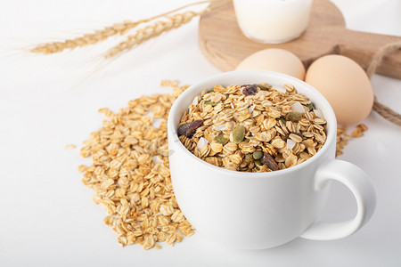 健康饮食早餐燕麦鸡蛋纯色桌面静物摄影图配图