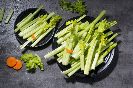 蔬菜馒头摄影照片_芹菜蔬菜春天芹菜杆美食健康生活方式摄影图配图