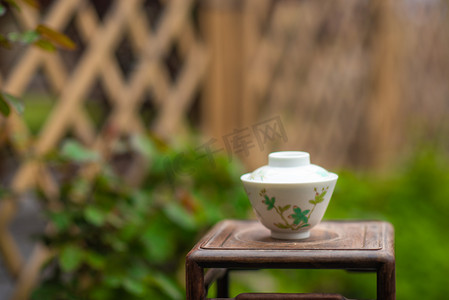 盖碗下午茶具自然泡茶摄影图配图