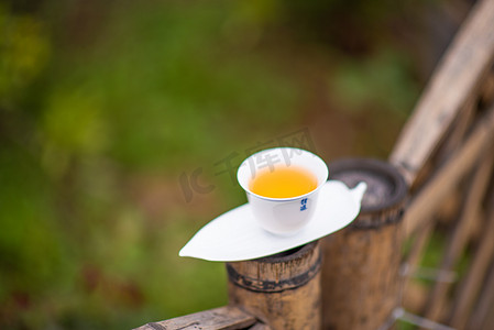 茶汤下午茶室外品茶摄影图配图