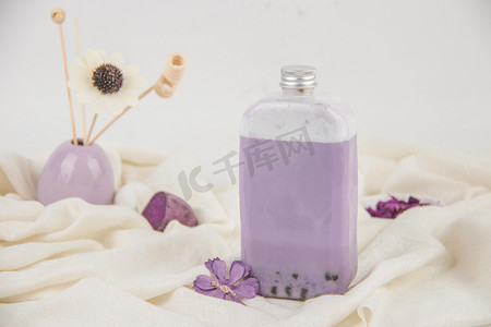 紫薯奶茶白天紫薯奶茶茶饮室外紫薯奶茶摄影图配图