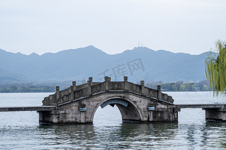 风光白天桥西湖拍摄摄影图配图