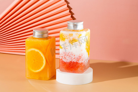 夏季饮品水果满杯鲜橙杨枝甘露摄影图配图