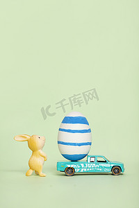复活节西方节日彩蛋兔子绿色背景静物摄影图配图