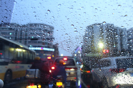 工地雨天摄影照片_下雨天傍晚图片