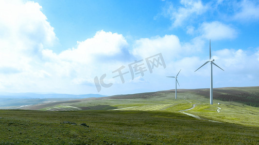 高山风力发电下午风力发电机春季素材摄影图配图