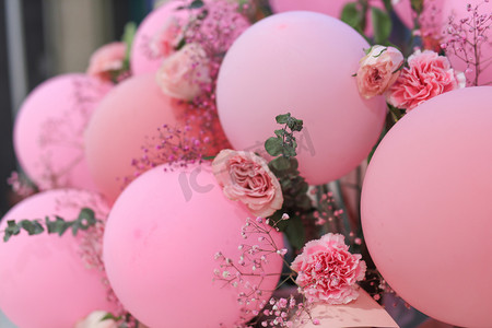 庆祝气球摄影照片_鲜花气球装饰