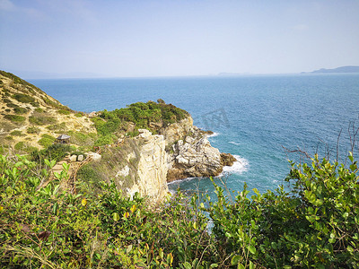 大海小岛摄影照片_海边岛屿礁石海滩大海摄影图配图