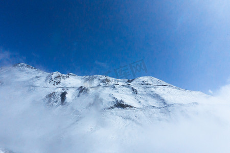 自然风景冬日雪山风光高清摄影摄影图配图