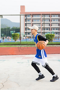 五四青年节运动摄影照片_青年男子运动人像