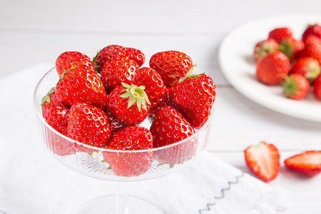 水果应季草莓红色植物摄影图配图