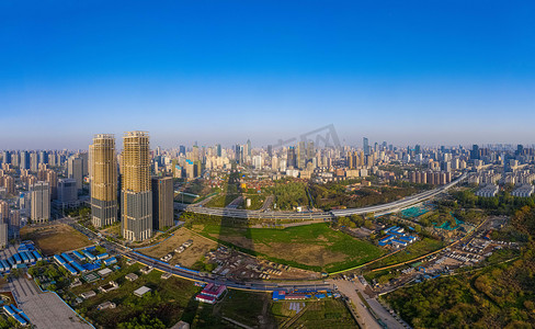 武汉城市建筑晴天建筑群云飞路全景摄影图配图