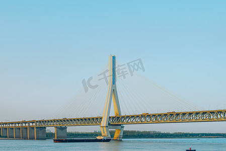 武汉城市建筑晴天建筑天兴洲大桥仰视摄影图配图