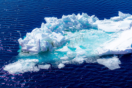 南极夏天蓝冰南极漂流摄影图配图
