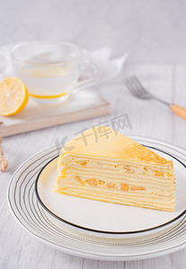 千层蛋糕蛋糕摄影照片_美食香芒蛋糕甜品下午茶食品摄影图配图