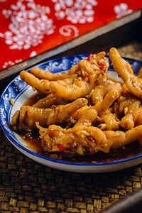 凤爪鸡爪春季美食中式传统青花瓷碗摄影图配图