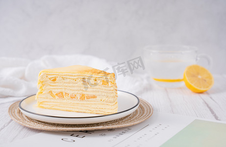 千层蛋糕蛋糕摄影照片_千层蛋糕甜品美食食品摄影图配图