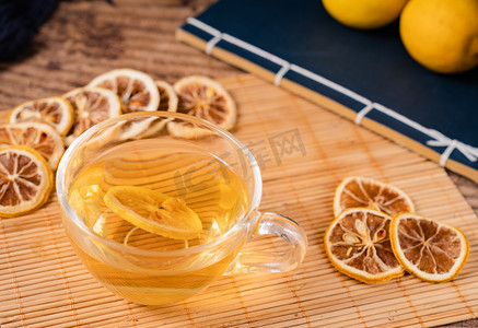 柠檬干柠檬片茶饮泡茶柠檬茶摄影图配图