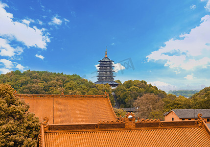 杭州雷峰塔上午雷峰塔路面观看摄影图配图