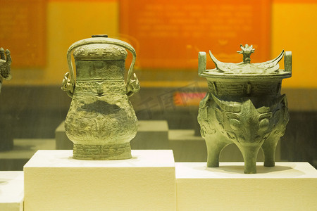 吐鲁番博物馆摄影照片_历史文物白天青铜香炉博物馆静物摄影图配图