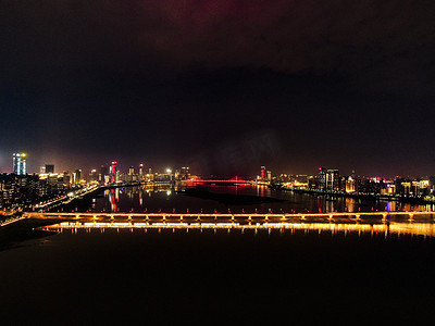 都市大桥摄影照片_航拍江西南昌南昌大桥夜景摄影图配图