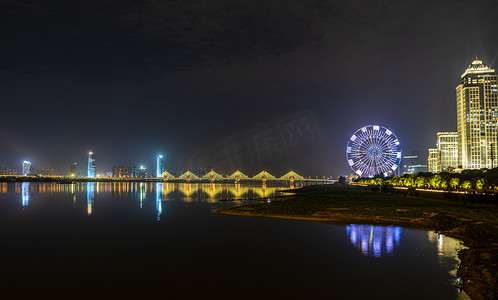 南昌赣江朝阳大桥摩天轮夜景摄影图配图