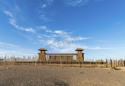 古代战争摄影照片_阿拉善影视基地上午城寨室外旅游摄影图配图