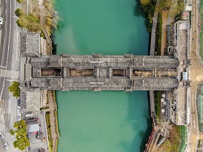 贵州桥摄影照片_俯拍贵州铜仁风雨桥古建筑摄影图配图