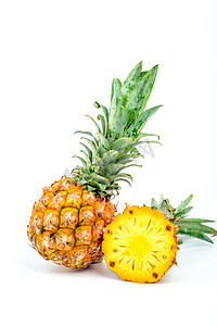 美食白天菠萝白背景上摆放摄影图配图