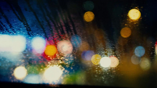 慢镜头雨天车窗外唯美光圈