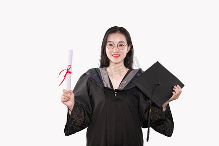 毕业季白天学士服女生室内毕业证摄影图配图