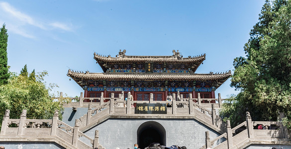 房屋元素摄影照片_洛阳白马寺白天楼阁寺院旅游摄影图配图