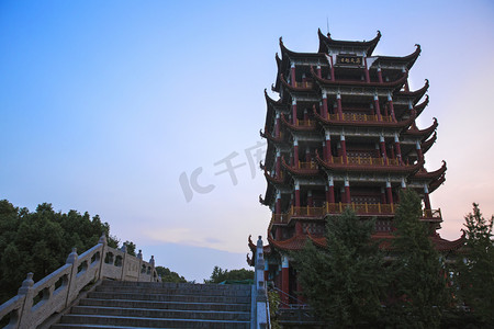 海天摄影照片_鹤鸣楼上海海天旭日塔摄影图配图