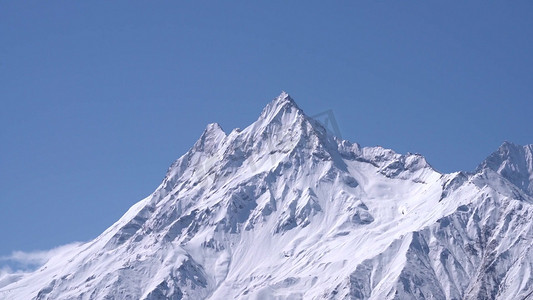 手绘自驾游摄影照片_特写西藏雅鲁藏布大峡谷雪山山顶