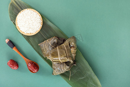 传统节日海报摄影照片_粽子端午节传统美食静物创意摄影图配图