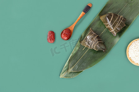 传统节日海报摄影照片_端午节传统节日粽子美食静物摄影图配图