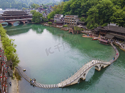 城市中午凤凰古城风光景区无人机摄影图配图