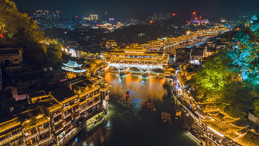 凤凰线条摄影照片_城市夜晚凤凰古城夜景风光沱江无人机摄影图配图