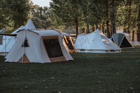 野营傍晚帐篷户外空镜摄影图配图