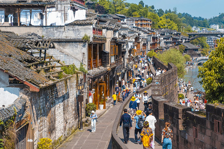 人文景观摄影照片_城市中午凤凰古城人文景观景区旅游摄影图配图