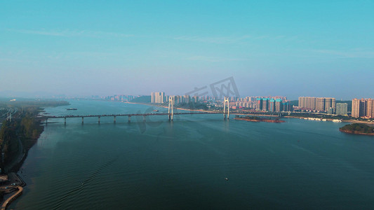 长沙湘江摄影照片_长沙三汊矶大桥城市建设交通车流