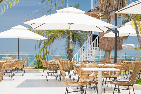 海岛度假酒店白天户外咖啡厅户外空镜摄影图配图