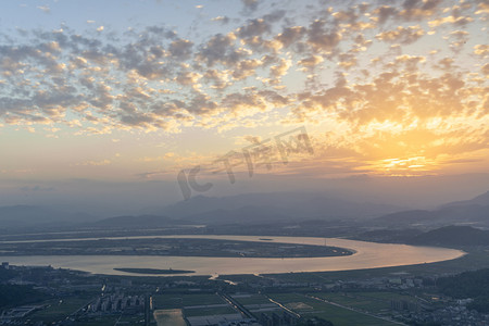 农村湖水摄影照片_飞云江夕阳日落飞云江农村无摄影图配图