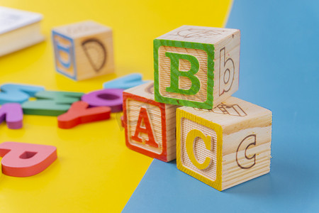 ABC大写字母早教积木摄影图配图