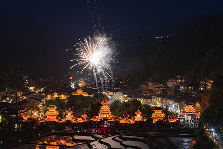 肇兴夜景夜晚建筑烟花室外摄影图配图